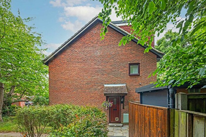 2 Bedroom Property To Rent In Haygreen Close, Kingston Upon Thames, KT2