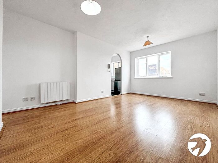 2 Bedroom Flat To Rent In Chandlers Drive, Erith, Kent, DA8