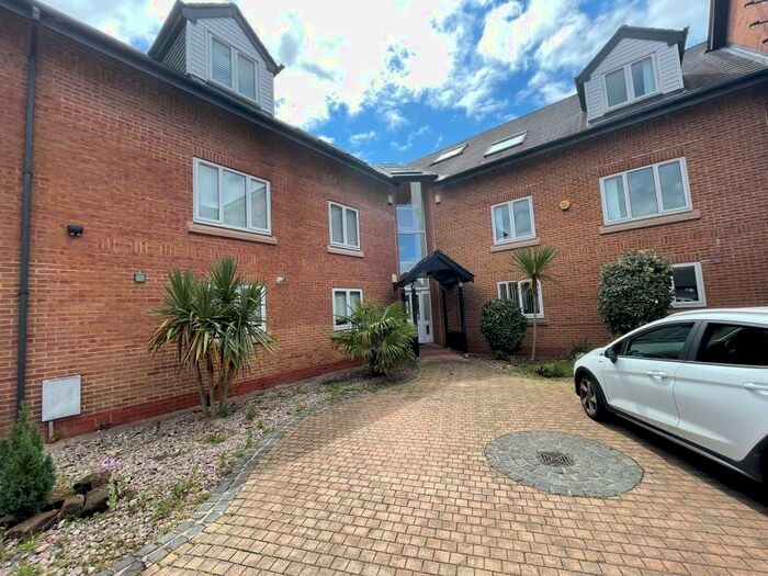 3 Bedroom Apartment To Rent In The Courtyard, L18