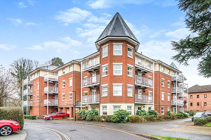 2 Bedroom Flat To Rent In Rollesbrook Gardens, Southampton, SO15