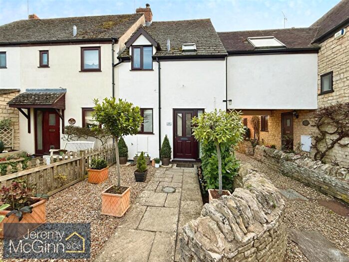 3 Bedroom Mews For Sale In Greyrick Court, Mickleton, GL55