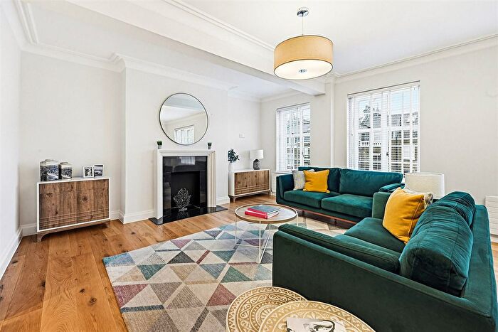 3 Bedroom Flat To Rent In Flat Stafford Court, - Kensington High Street, London, W8