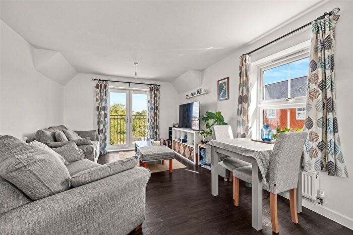 2 Bedroom Flat For Sale In Ifould Crescent, Wokingham, Berkshire, RG40