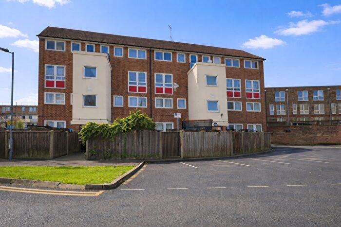 3 Bedroom Flat For Sale In Althorne Way, Dagenham, RM10