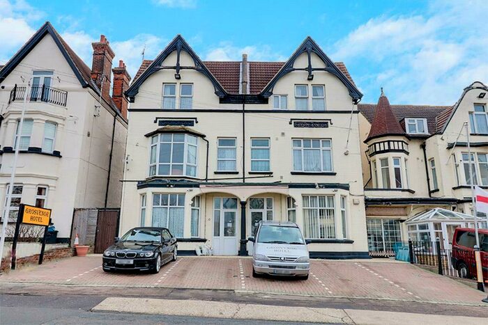 17 Bedroom Link Detached House For Sale In Grosvenor Road, Westcliff-On-Sea, SS0