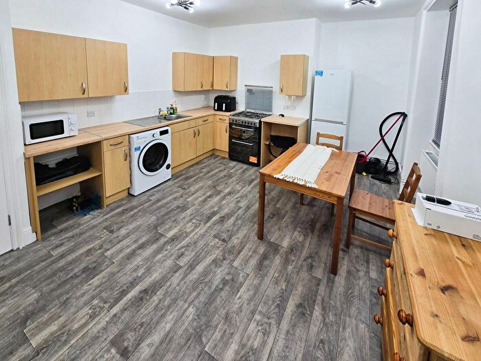 1 Bedroom Flat To Rent In Richmond House, Marlborough Street, SN7