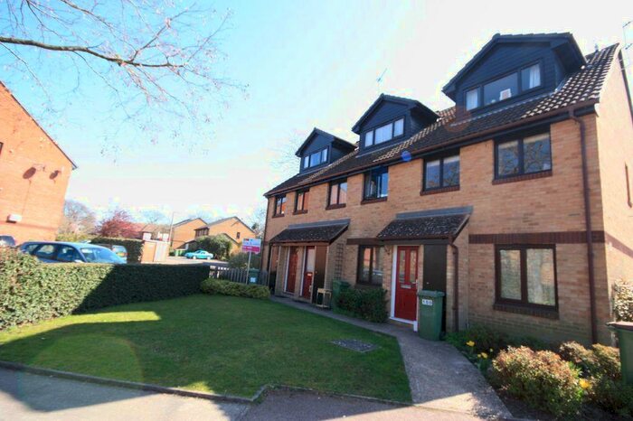 2 Bedroom Maisonette To Rent In Manor Fields, Horsham, RH13