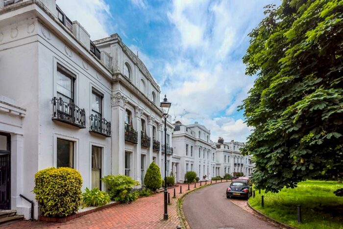 1 Bedroom Flat To Rent In Park Crescent, Worthing, West Sussex, BN11