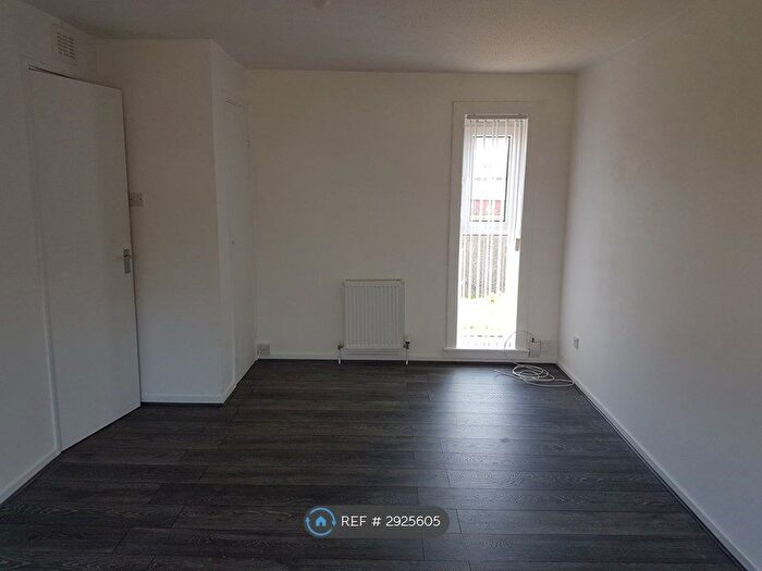 3 Bedroom Terraced House To Rent In Montrose Avenue, Port Glasgow, PA14