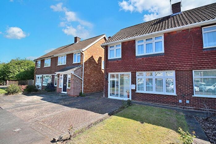 3 Bedroom Semi-Detached House For Sale In Lynton Close, Isleworth, TW7