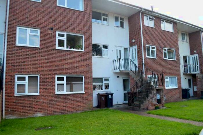 2 Bedroom Maisonette Flat To Rent In Rowan Close, St Albans AL4