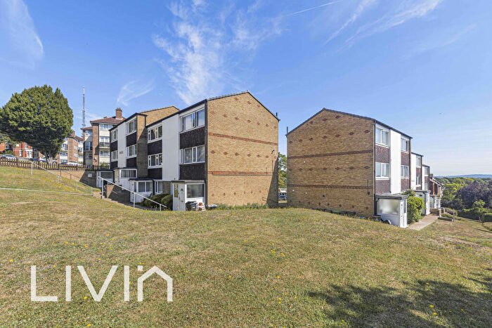 2 Bedroom Maisonette For Sale In Howden Court, South Norwood Hill, London, SE25