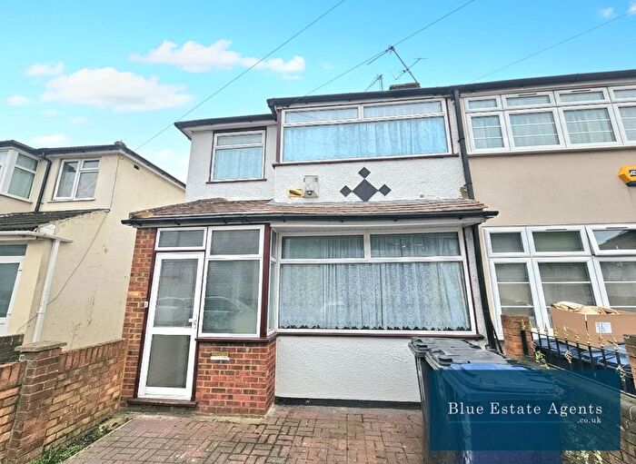 4 Bedroom Semi Detached House To Rent In Scotts Road, Southall, UB2