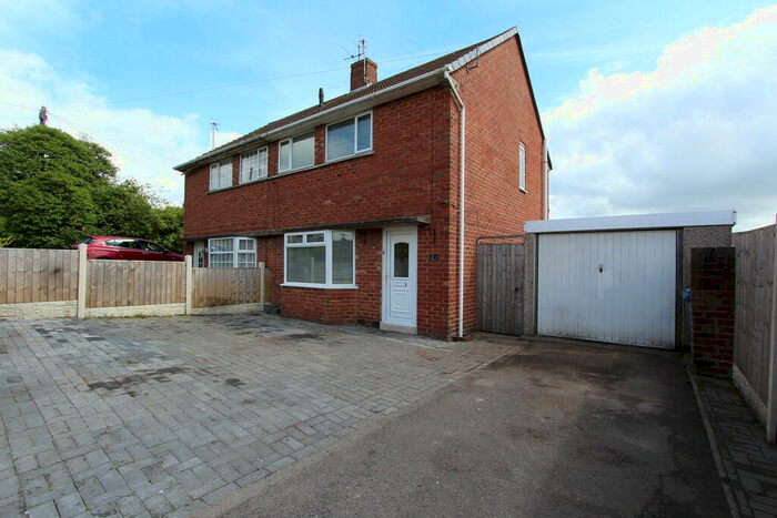 2 Bedroom Semi-Detached House To Rent In Nesfield Close, Chesterfield, S41