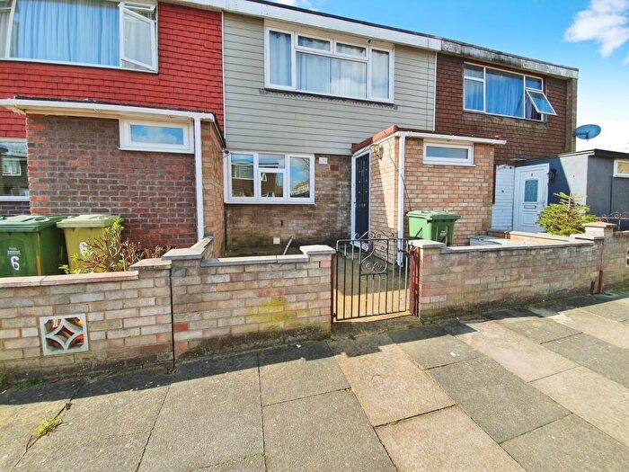 3 Bedroom End Of Terrace House To Rent In Fryerns, Basildon, SS14