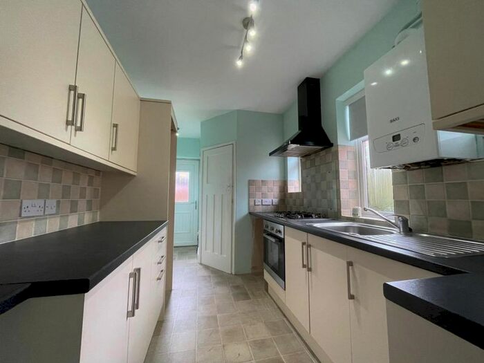 3 Bedroom Flat To Rent In Ovington Grove, Fenham, Newcastle Upon Tyne, NE5