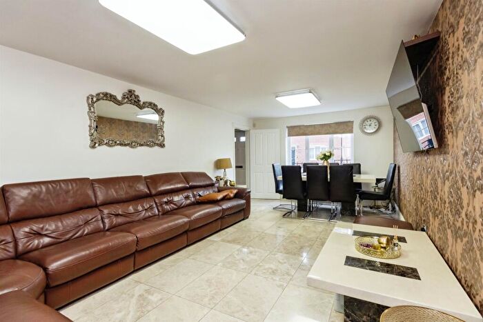 5 Bedroom Detached House For Sale In Bailey Drive, Nottingham, NG3