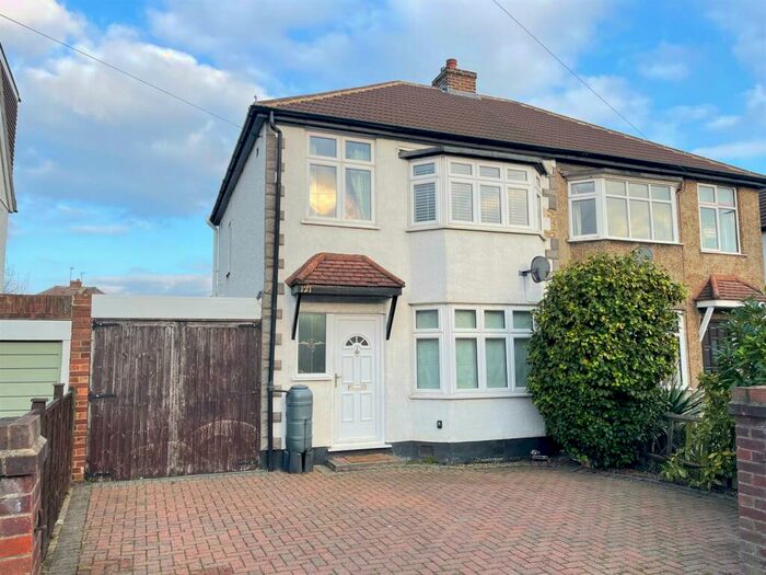 3 Bedroom Semi-Detached House To Rent In Cottimore Lane, Walton-On-Thames, KT12