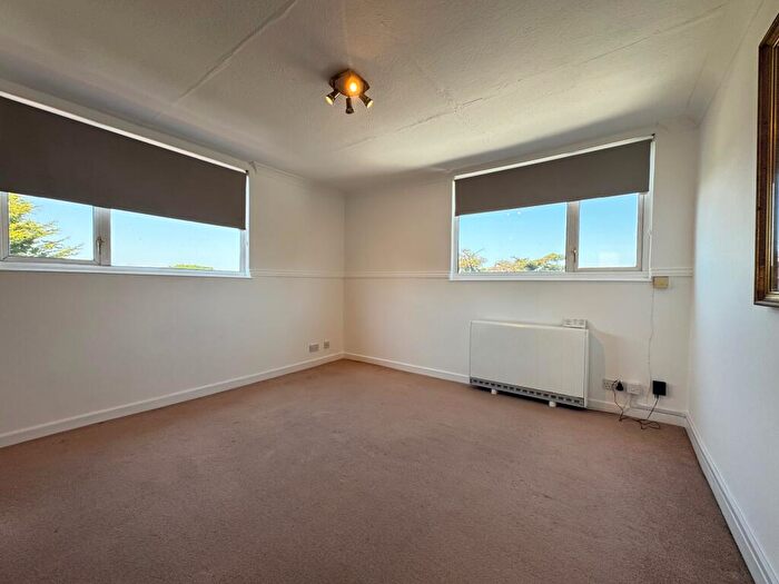 Flat To Rent In Foxholes Road, Bournemouth, BH6
