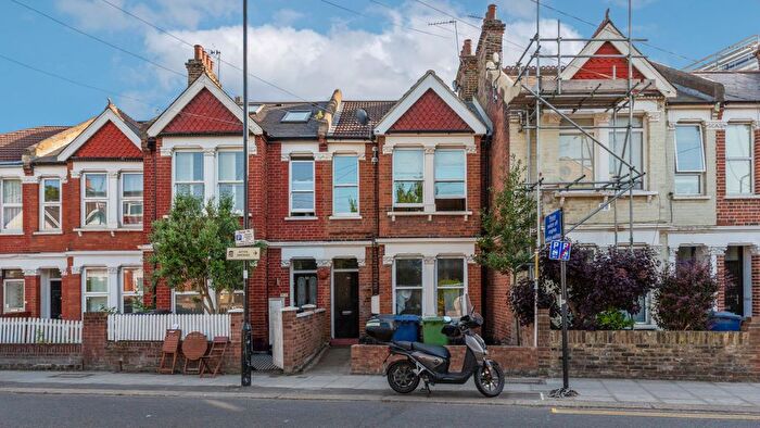 2 Bedroom Flat For Sale In Bollo Lane, London, W4