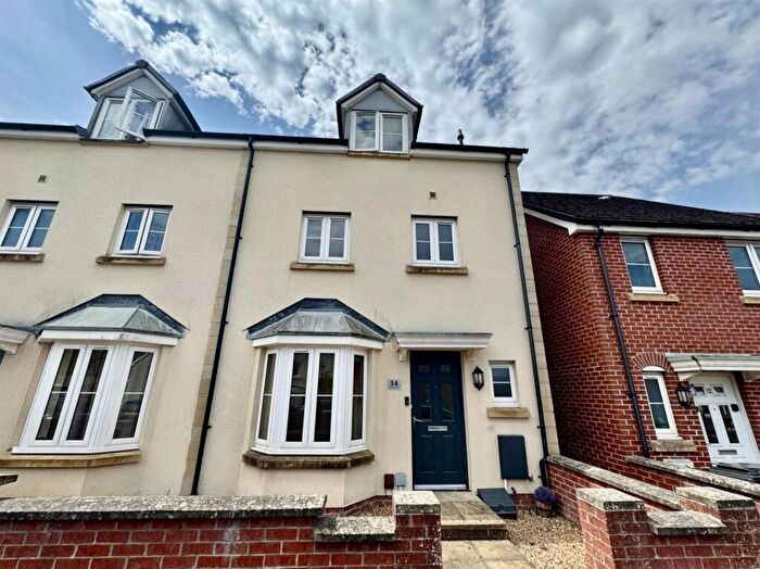 4 Bedroom End Of Terrace House For Sale In Carver Close, Stratton, Swindon, SN3
