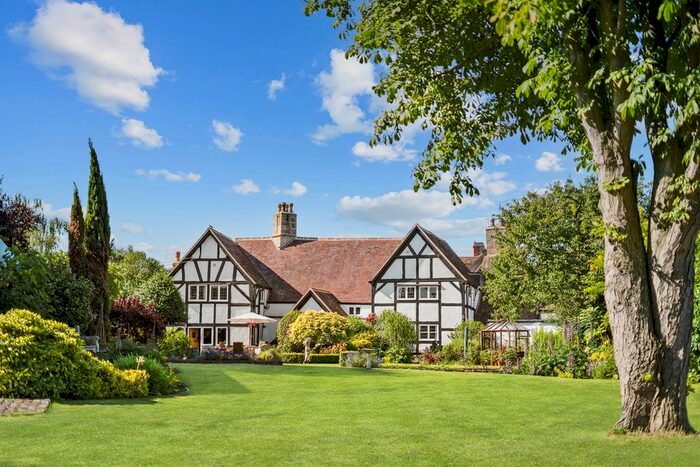 6 Bedroom Detached House For Sale In Court Lane, Offenham, Evesham, WR11