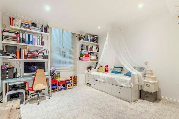 3 Bedroom Flat To Rent In South Kensington, South Kensington, London, SW5