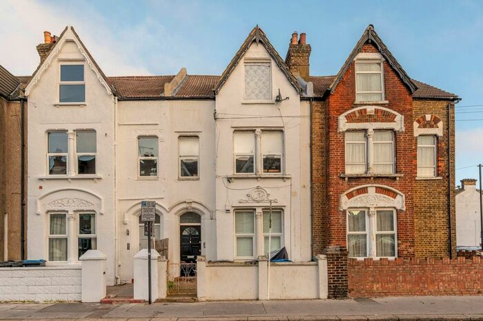 1 Bedroom Flat To Rent In Stanger Road, South Norwood, London, SE25
