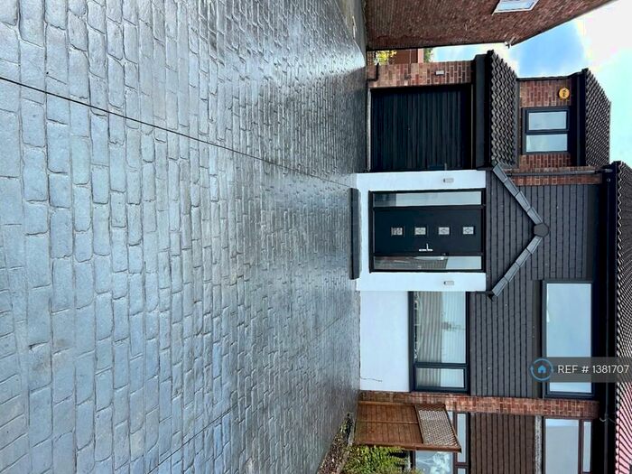 3 Bedroom Semi-Detached House To Rent In Sheep Gate Drive, Tottington, Bury, BL8