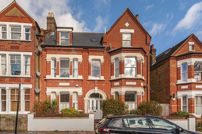 3 Bedroom Flat To Rent In Cautley Avenue, Clapham, SW4
