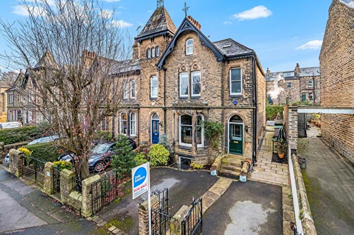 5 Bedroom End Of Terrace House For Sale In Grove Road, Ilkley, West Yorkshire, LS29