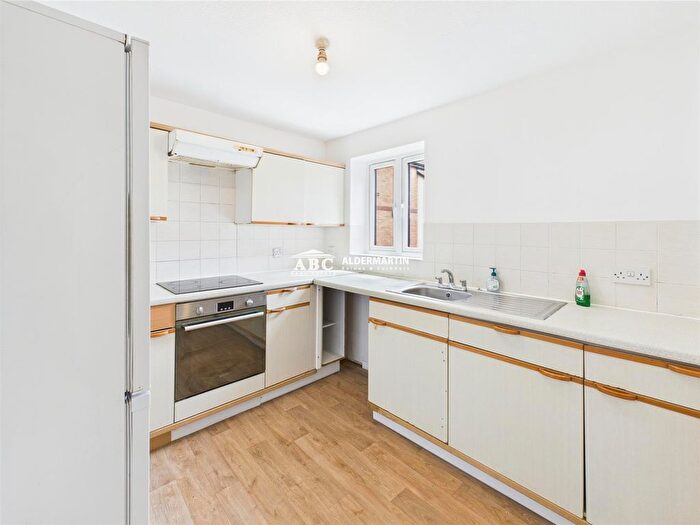 2 Bedroom Flat To Rent In Magpie Close, London, NW9