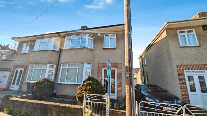 3 Bedroom Semi Detached House For Sale In Guinea Lane, Bristol, BS16