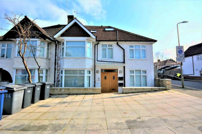 2 Bedroom Flat To Rent In Watford Way, London, NW4
