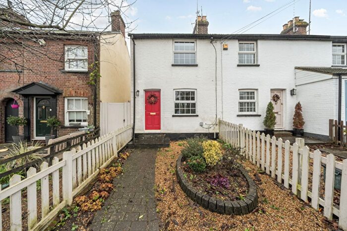 2 Bedroom End Of Terrace House For Sale In Luton Road, Harpenden, AL5