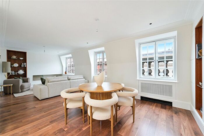 2 Bedroom Flat To Rent In Upper Grosvenor Street, London, W1K