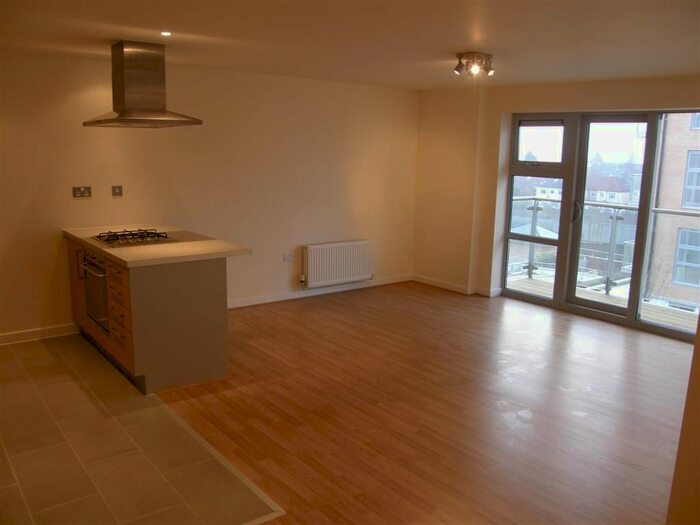 2 Bedroom Flat To Rent In Queen Mary Avenue, London, E18