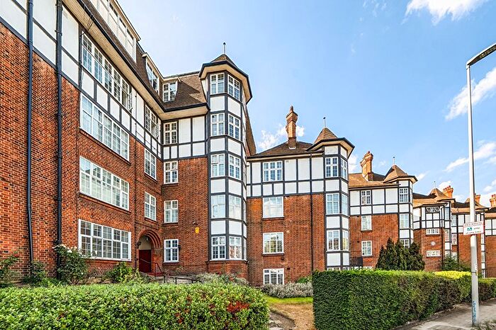 2 Bedroom Flat For Sale In Hendon Way, London, West Hampstead, NW2