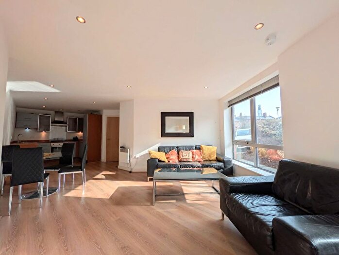 2 Bedroom Flat To Rent In Hall Street, Birmingham, B18