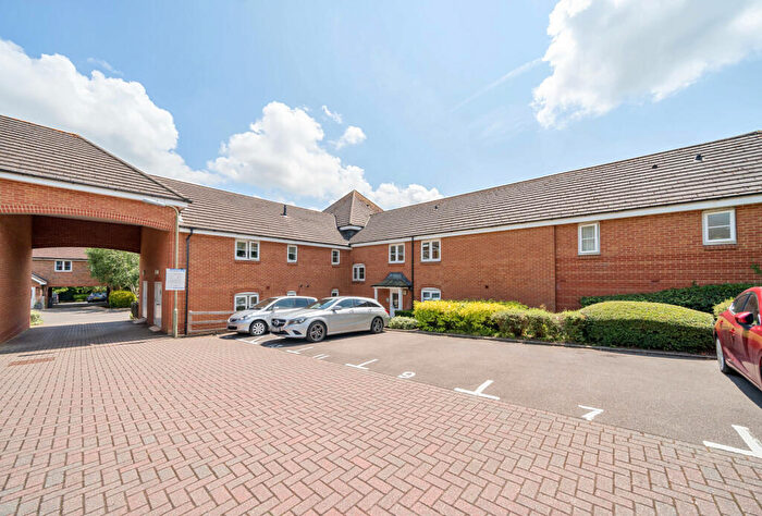 2 Bedroom Apartment For Sale In Tylehurst Drive, Redhill, Surrey, RH1