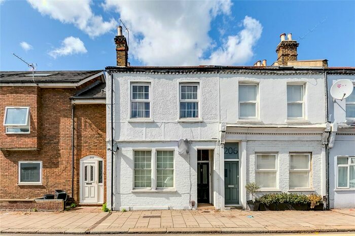 1 Bedroom Flat To Rent In Sandycombe Road, Kew, Richmond, Surrey, TW9