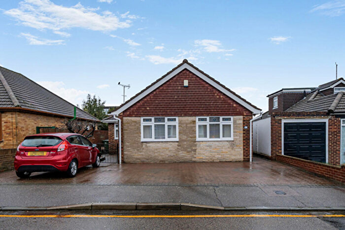 4 Bedroom Bungalow For Sale In Christchurch Avenue, Erith, DA8