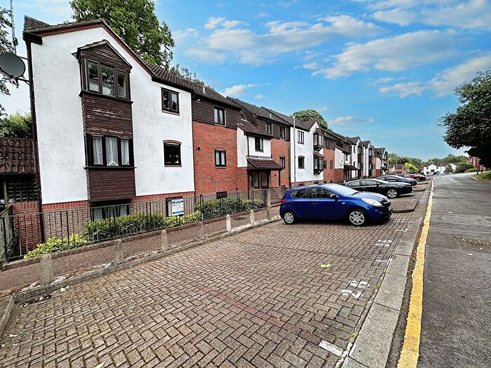 1 Bedroom Flat To Rent In Pages Lane, Uxbridge, UB8