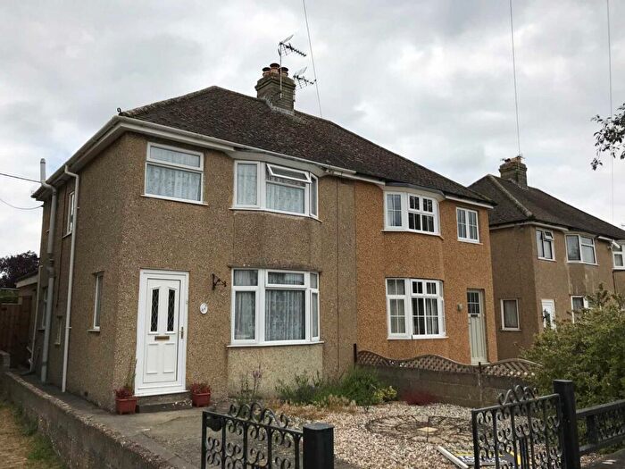 3 Bedroom Semi-Detached House To Rent In Schofield Avenue, Witney, OX28