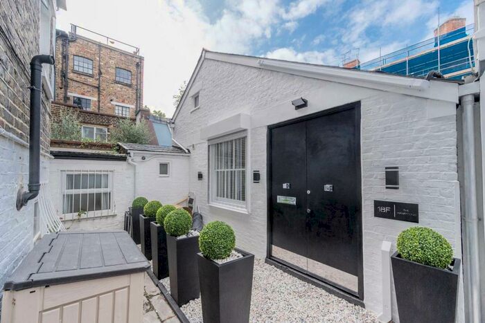 3 Bedroom Flat To Rent In Gunter Grove, Chelsea, London, SW10