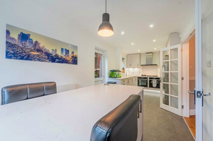 4 Bedroom Detached House To Rent In Greenfield Drive, Bromley, BR1