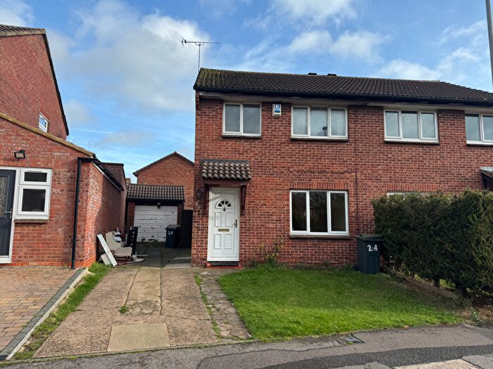 3 Bedroom Semi Detached House To Rent In Enderby Road, Luton, Bedfordshire, LU3