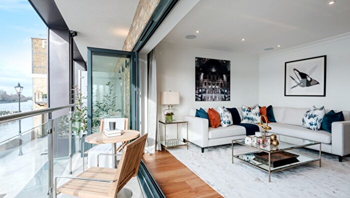 3 Bedroom Town House To Rent In Oxbridge Terrace Townhouse, Rainville Road, W6