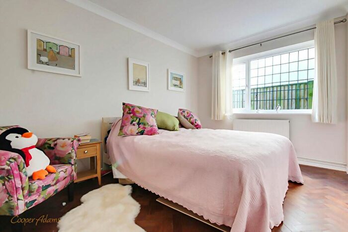 3 Bedroom Chalet For Sale In Mill Road Avenue, Angmering, BN16