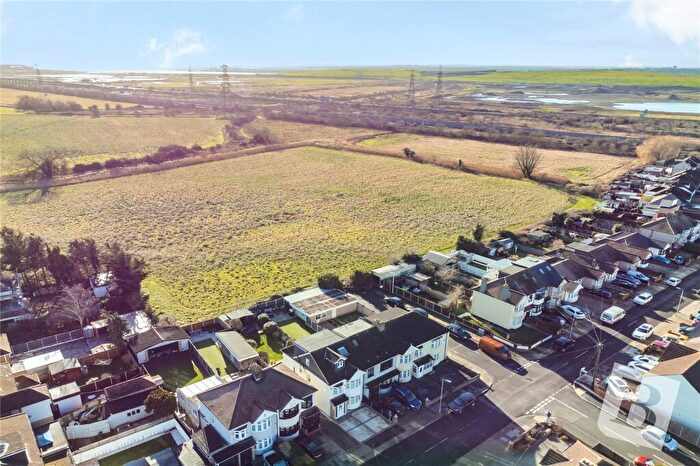 5 Bedroom End Of Terrace House For Sale In Eastwood Drive, Rainham, RM13